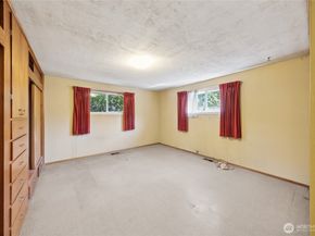 1015 E Chicago Street, Kent WA 98030