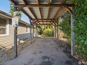 1015 E Chicago Street, Kent WA 98030