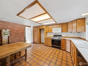 1015 E Chicago Street, Kent WA 98030