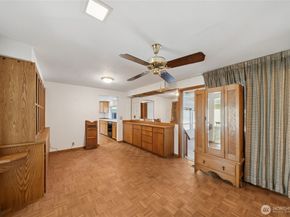 1015 E Chicago Street, Kent WA 98030