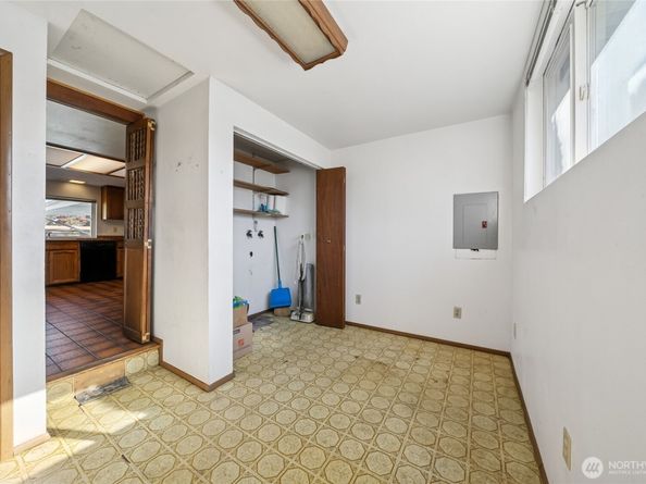 1015 E Chicago Street, Kent WA 98030