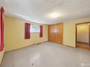 1015 E Chicago Street, Kent WA 98030