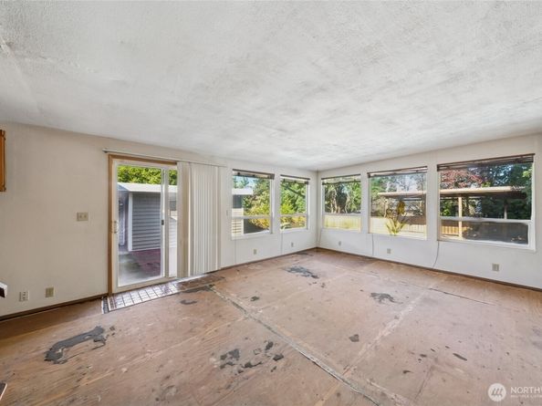 1015 E Chicago Street, Kent WA 98030