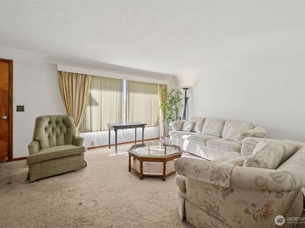 1015 E Chicago Street, Kent WA 98030