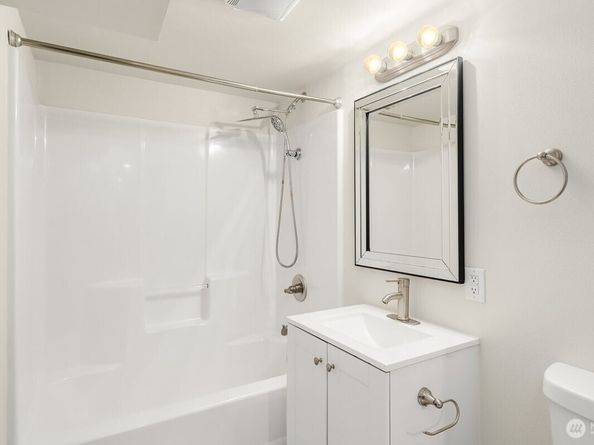14008 Stone Avenue N, Seattle WA 98133
