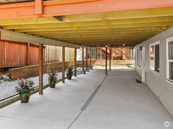 14008 Stone Avenue N, Seattle WA 98133
