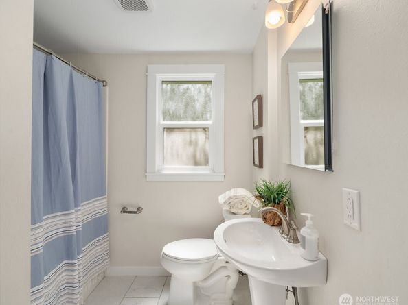 14008 Stone Avenue N, Seattle WA 98133
