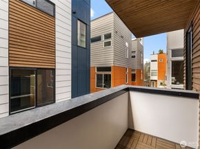 914 C 15th Avenue, Seattle WA 98122