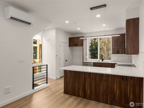 914 C 15th Avenue, Seattle WA 98122