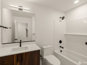 914 C 15th Avenue, Seattle WA 98122