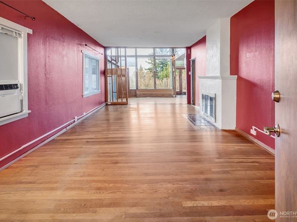 7233 36th Avenue SW, Seattle WA 98126