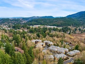 1000 Cabin Creek Lane SW B204, Issaquah WA 98027