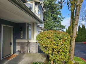 2272 Newport Way NW 14, Issaquah WA 98027