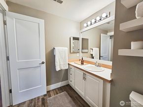 2272 Newport Way NW 14, Issaquah WA 98027