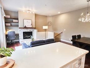 2272 Newport Way NW 14, Issaquah WA 98027