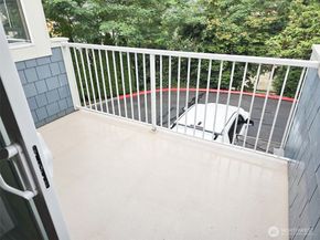 2272 Newport Way NW 14, Issaquah WA 98027