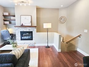 2272 Newport Way NW 14, Issaquah WA 98027