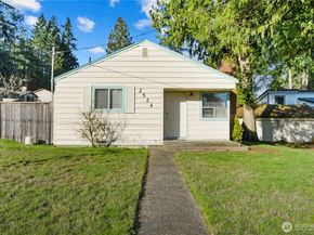 2524 NE 130th Street, Seattle WA 98125