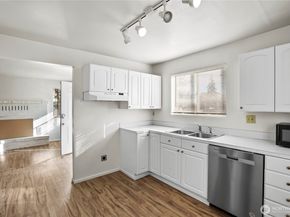 2524 NE 130th Street, Seattle WA 98125