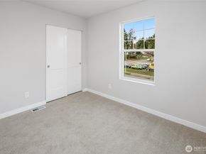 586 SW 97th St 3, Seattle WA 98106