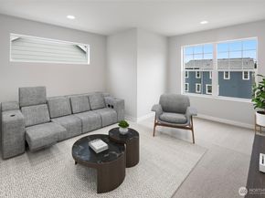 586 SW 97th St 3, Seattle WA 98106