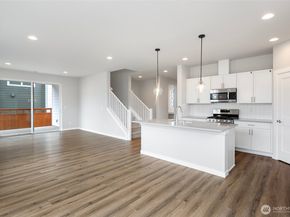 586 SW 97th St 3, Seattle WA 98106