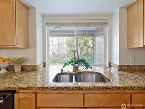 10016 NE 120th Lane F101, Kirkland WA 98034