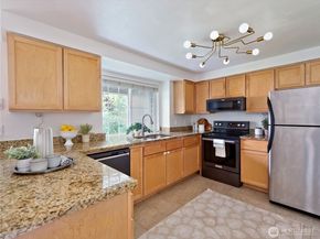 10016 NE 120th Lane F101, Kirkland WA 98034