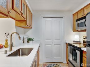 2200 Thorndyke Avenue W 402, Seattle WA 98199