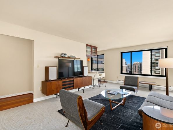 1105 Spring Street 1106, Seattle WA 98104