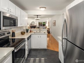 10022 NE 127th Place C114, Kirkland WA 98034