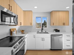 9021 12th Avenue SW, Seattle WA 98106