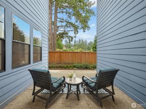8784 NE Winslow Grove Court, Bainbridge Island WA 98110