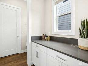 8784 NE Winslow Grove Court, Bainbridge Island WA 98110