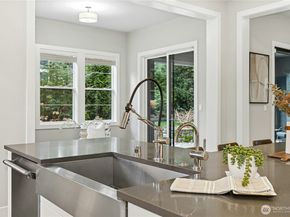 8784 NE Winslow Grove Court, Bainbridge Island WA 98110