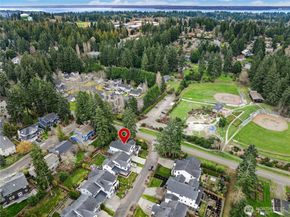 8784 NE Winslow Grove Court, Bainbridge Island WA 98110
