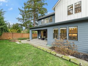8784 NE Winslow Grove Court, Bainbridge Island WA 98110