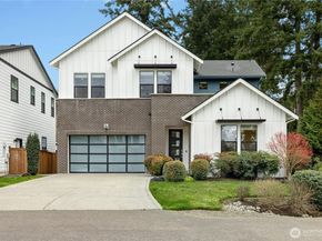 8784 NE Winslow Grove Court, Bainbridge Island WA 98110