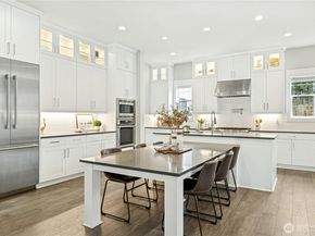 8784 NE Winslow Grove Court, Bainbridge Island WA 98110