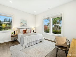 8784 NE Winslow Grove Court, Bainbridge Island WA 98110