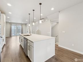 13717 Admiralty Way J1, Lynnwood WA 98087