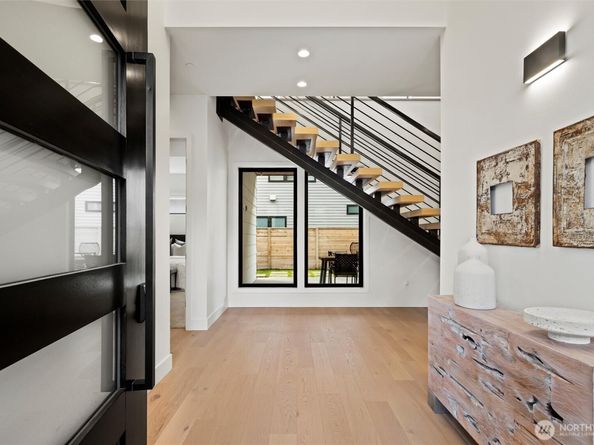 4605 108th Avenue NE, Kirkland WA 98033