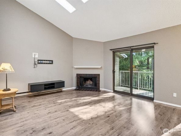 5502 220th Street SW D201, Mountlake Terrace WA 98043