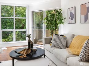 424 102nd Street SE 108, Bellevue WA 98004