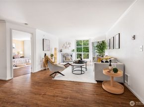 424 102nd Street SE 108, Bellevue WA 98004