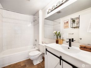 424 102nd Street SE 108, Bellevue WA 98004