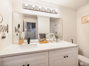 424 102nd Street SE 108, Bellevue WA 98004