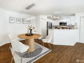 424 102nd Street SE 108, Bellevue WA 98004