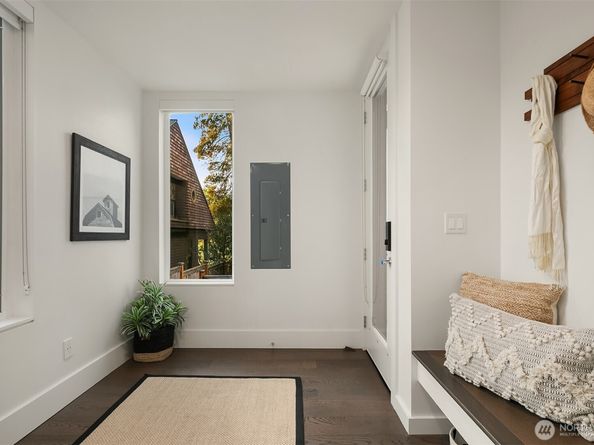 814 14th Avenue C, Seattle WA 98122