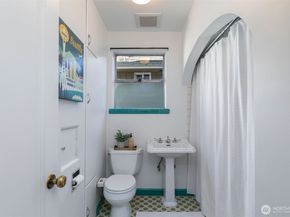 1323 Sturgus Avenue S, Seattle WA 98144